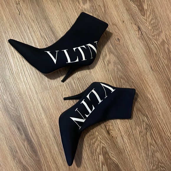 Valentino heels lightly worn - Picture 4 of 4